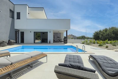 Villa Mayla