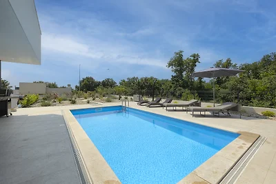 Villa Mayla