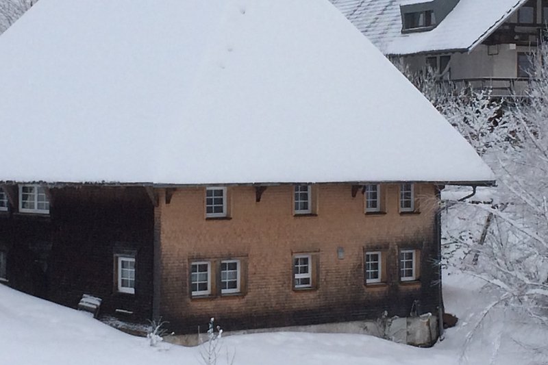Gemütliches Ferienhaus ca 300 Jahr alt in  winterlicher Landschaft.