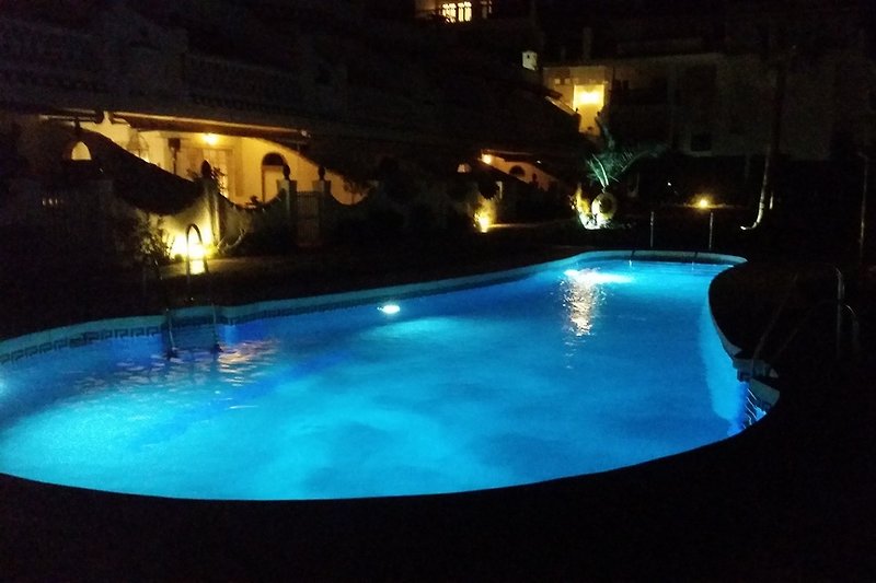 Der Pool in der Nacht