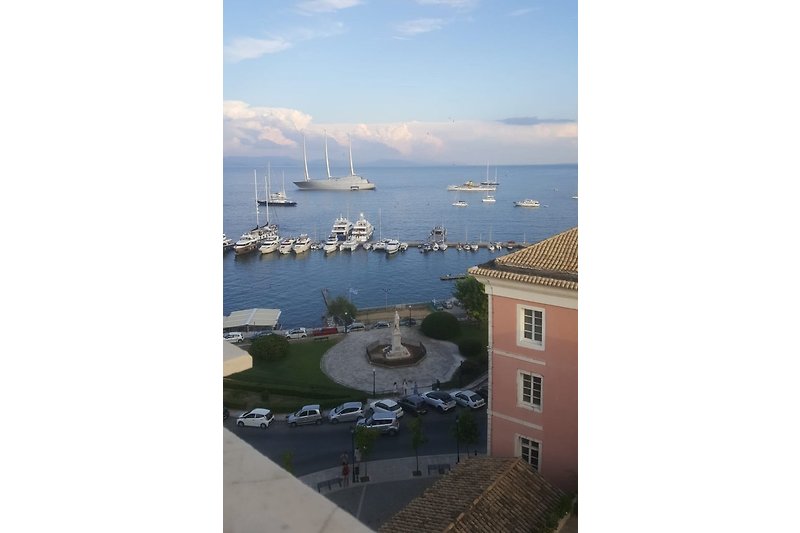 Korfu Stadt - Blick von der Roof top Bar Hotel Cavalieri