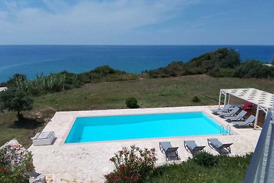 Villa VIO direkt am Meer mit Pool