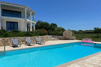 Villa VIO direkt am Meer mit Pool