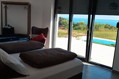 Villa VIO direkt am Meer mit Pool