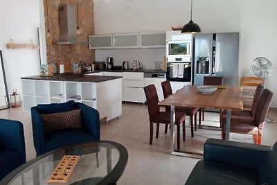 Villa ENA direkt am Meer mit Pool