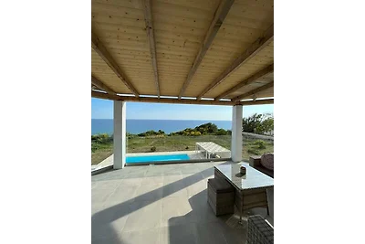 Villa VIO direkt am Meer mit Pool