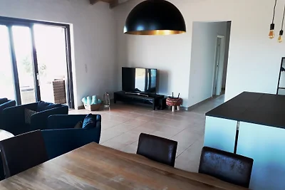 Villa ENA direkt am Meer mit Pool