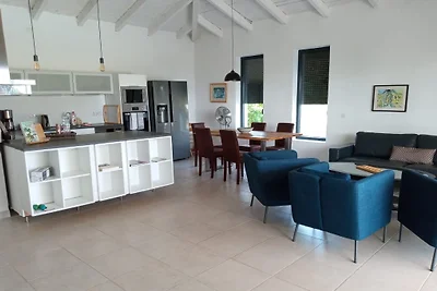 Villa ENA direkt am Meer mit Pool