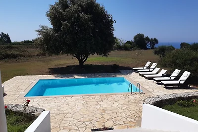 Villa ENA direkt am Meer mit Pool