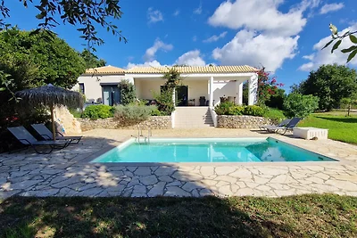 Villa ENA direttamente sul mare con piscina