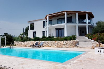 Villa VIO direttamente sul mare con piscina