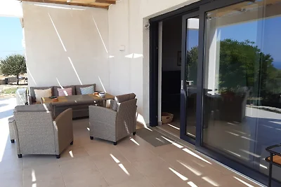 Villa ENA direkt am Meer mit Pool