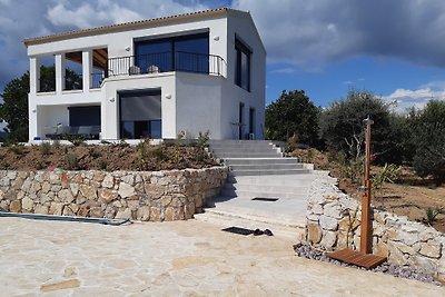 Villa VIO directly on the sea with pool