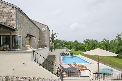 La Casa di Kyra, umgeben von viel Grün in ruhiger Lage mit Pool und Sauna