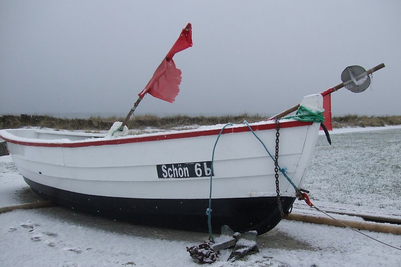 Fischerboot im Winter
