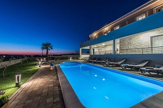 Luxusvilla mit beheiztem Pool