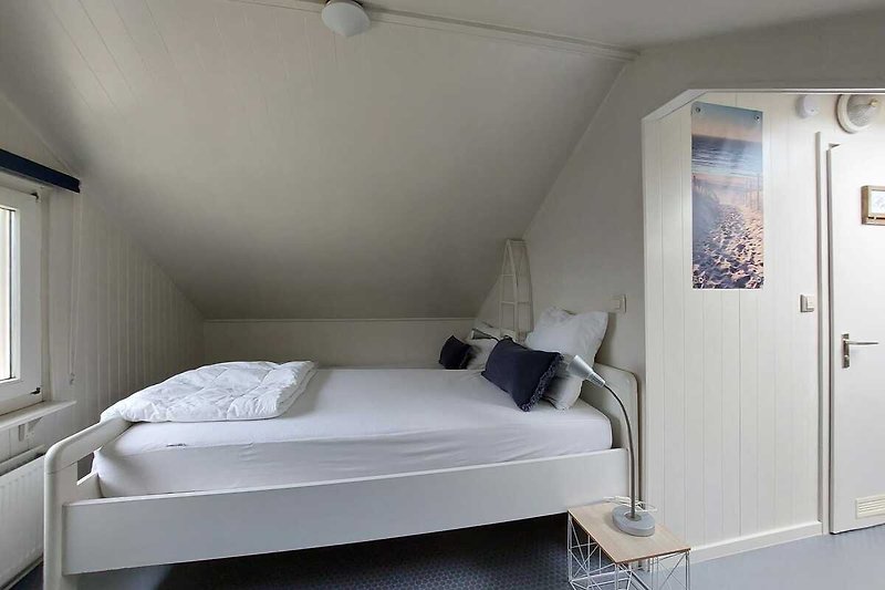 Slaapkamer met 2 eenpersoons bedden
