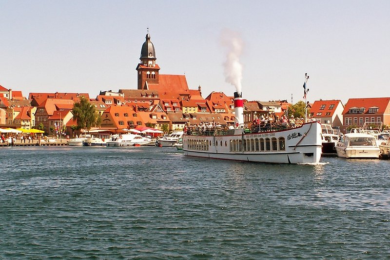 Departure with the steamer from the Warener city harbor across the Müritz.