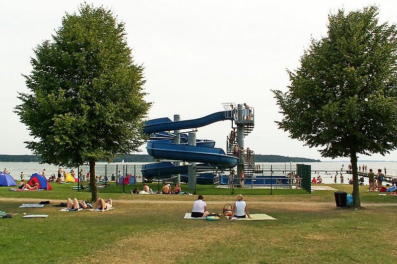 It's only 1,300m to the water slide at Müritz Beach in the public bath...