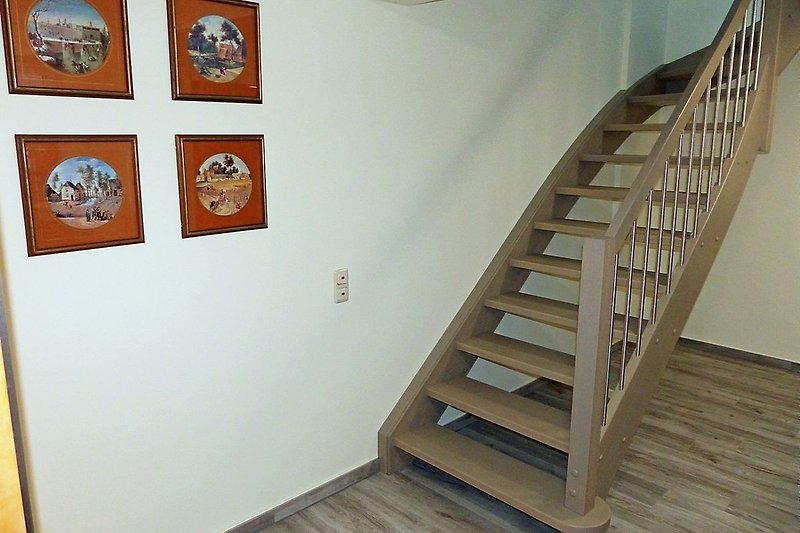 Treppe zu den Schlafzimmern 2 und 3 im Obergeschoss