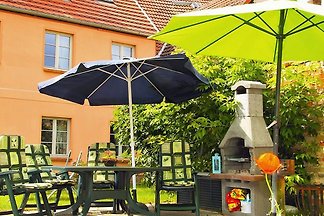 Am Eiscafé in der Altstadt-Wohng.3