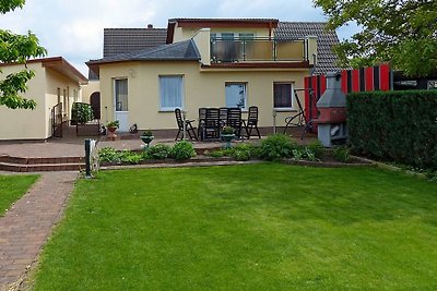 Ferienhaus mit Terrassen und Garten