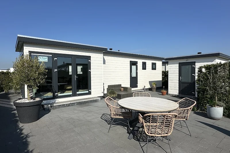 Luxuriöses Chalet mit privatem Parkplatz und sonniger Terrasse