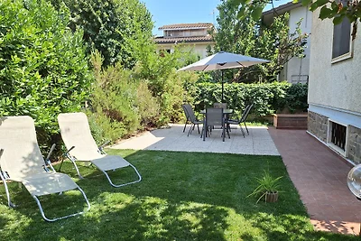 Villa Rita - grande giardino privato a soli 6 minuti a piedi dalla spiaggia