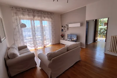 Villa Rita - grande giardino privato a soli 6 minuti a piedi dalla spiaggia