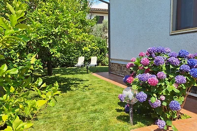 Villa Rita - grande giardino privato a soli 6 minuti a piedi dalla spiaggia