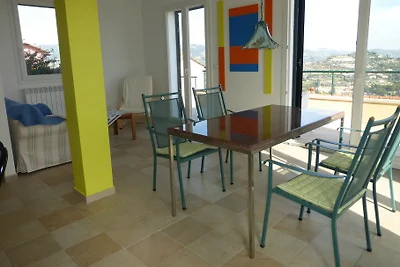 Villa Mira Maurizio con vista mare