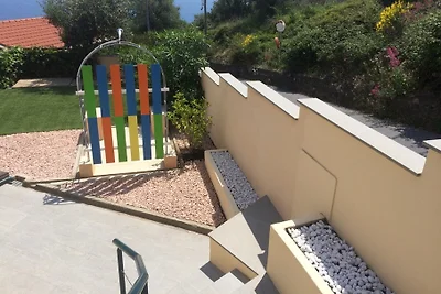 Villa Mira Maurizio con vista mare
