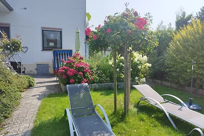Fewo Am Deich m. Terrasse u. Garten