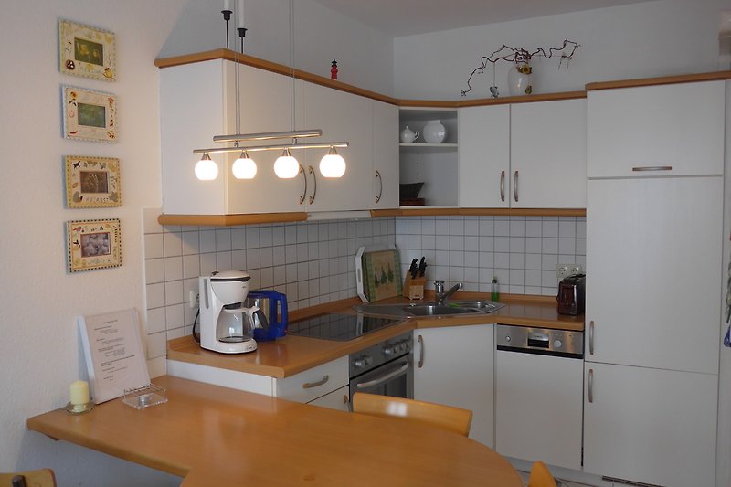 Living kitchen with dining area for 4 people.