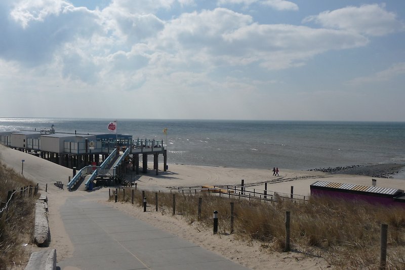 Strandpavillon und erholsame Spaziergänge am Meer