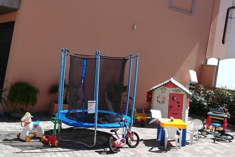 Spielbereich im Freien für Kinder