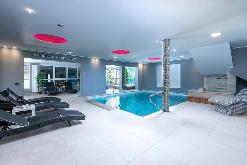 APARTMENTS LOVRIC MIT WELLNESS AP 3 in Pula - Firma MARKOVIC VACATION d