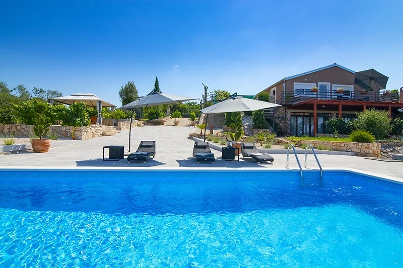 Ferienhaus Julian mit privatem Pool