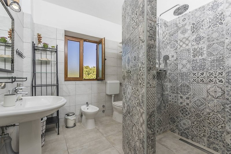 Badezimmer im 1. Stock