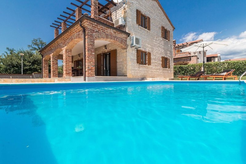 Villa Orlene avec sa propre piscine