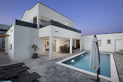 Villa Blue Rose