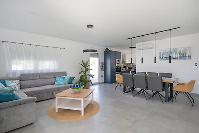 Villa Blue Rose