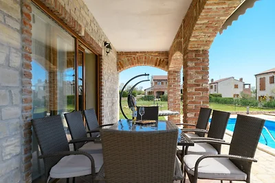 Paradise Villa Stone Queen