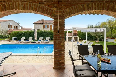Paradise Villa Stone Queen