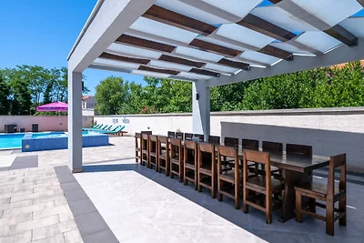 Villa con 9 camere da letto