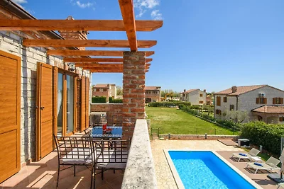 Paradise Villa Stone Queen