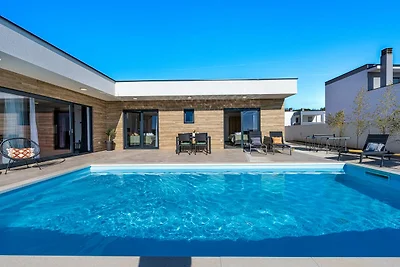 Villa Aura