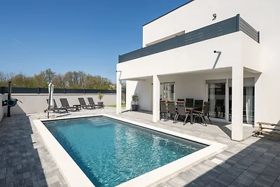 Villa Blue Rose