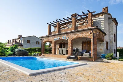Villa Raj mit eigenem Pool
