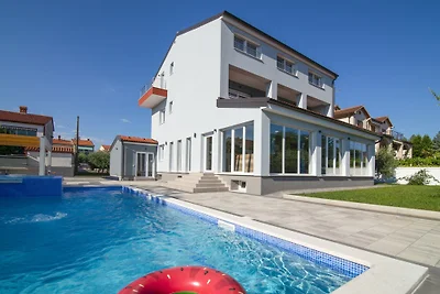 Villa con 9 camere da letto